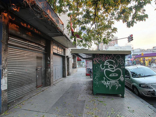 Flores, Sobre Rivadavia Con Salida A 2 Calles