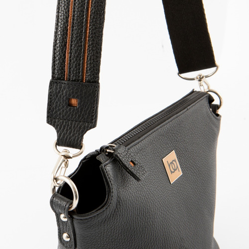 Imagen 2 de 3 de Morral Bandolera De Cuero Negro Cierre Mujer Blaque