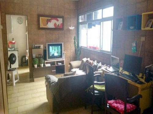Imagem 16 de 25 de Linda Casa Toda Isolada Em Terreno 10x30 Com Churrasqueira 01 Suíte Garagem Para 04 Carros Próximo A Ponto De Ônibus Mercado Extra Padaria Farmácia Escolas Pública E Particulares Como M Nascimento E