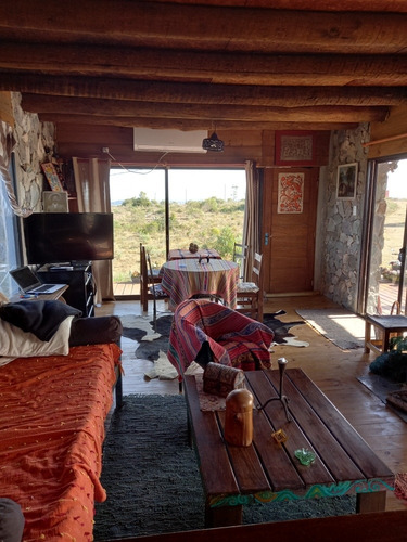 Casa De Piedra, 3 Plantas 2 Decks 3 Dormitorios, 2 Baños.