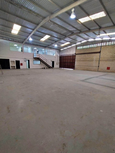 Se Alquila Galpón De 550 M2 Av Bolívar De Valencia Dtlz/2