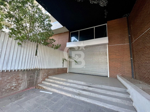 Oportunidad Local Comercial Manuel Montt / Alférez Real