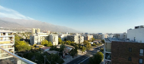 Central Y Tranquilo A Pasos De Alto Las Condes, Casi Nuevo