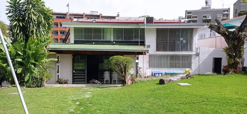 Imagen 3 de 17 de Casa Comercial En Alquiler - Urb. Altamira