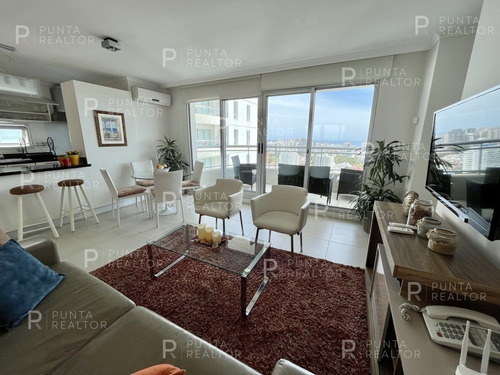 Apartamento De Un Dormitorio Y Medio En Alquiler En Ocean Drive, Punta Del Este, Uruguay