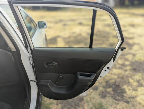 Nissan Tiida 1.6 Drive Sedan Mt