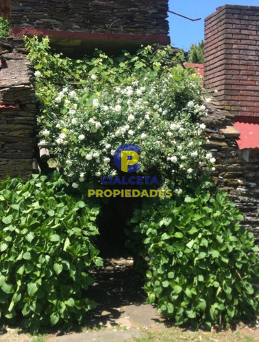 47 Hectáreas Con Casa De Piedra Y Hermoso Parque