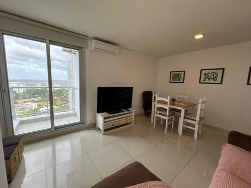 Disponible En Alquiler, Piso Alto, Linda Vista A La Playa Mansa