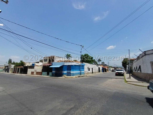 Raiza Suarez Vende Terreno Comercial Al Oeste De Barquisimeto,- 2 4 2 4 3 5 5-. Amplio Terreno Con Mucho Potencial, Casa Rural Para Remodelar Al Gusto, Se Encuentra En Plena Esquina Aprovecha!!!