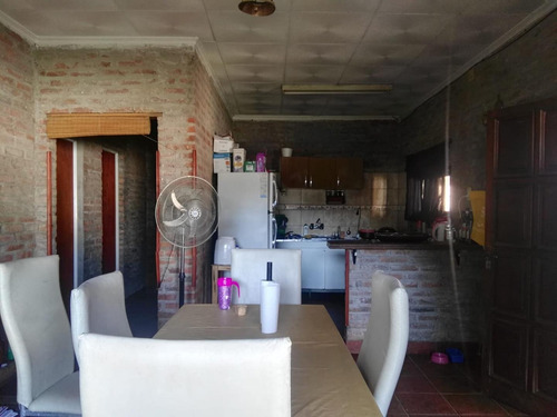 Imagen 7 de 12 de Casa De 2 Dormitorios En Sauce Viejo - Calle Brasil