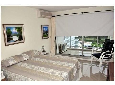 Apartamento En Alquiler Por Temporada De 3 Dormitorios En Playa Mansa