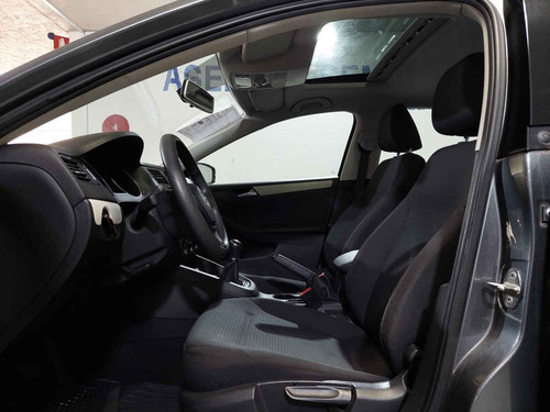 Imagen 11 de 15 de Volkswagen Jetta 2017 4p Comfortline L5/2.5 Man