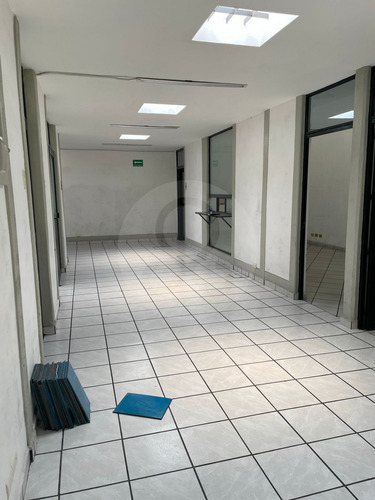 Local Comercial En Renta En Av Damian Carmona, Barrio De Santiago