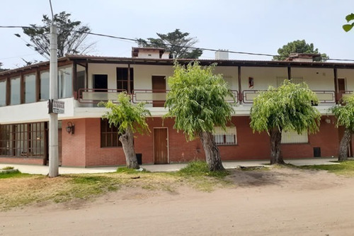 Imagen 3 de 29 de Edificio En 2 Niveles 10 Deptos En Planta Baja Y 11 En 1º Piso Estacionamiento Parrillas