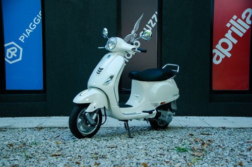 Imagen 4 de 15 de Scooter Piaggio Vespa Vxl 150 Blanco 0km Concesionario Cuota