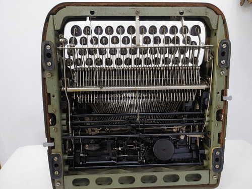 Maquina De Escrever Erika 10 Alemã Ano 1950 (Usado)