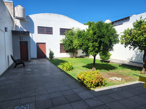 Casa Con Galpón Y Cochera De 5 Ambientes En Venta
