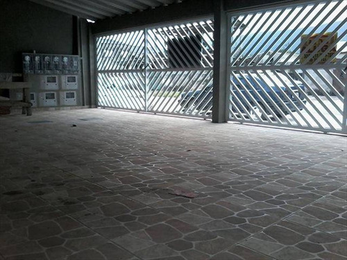 Imagem 9 de 30 de Imóvel Novo Tipo Casa Térrea Em Condominio Fechado Com Excelente Acabamento Com Azulejo Até O Teto Tanto Na Cozinha Como No Banheiro E Moldura De Gesso Nestes Dois Ambientes Janela De Alumínio Cor B