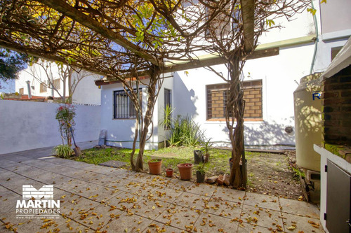 Casa Ph En Venta En Olivos 3 Ambientes, Con Cochera, Jardín Y Galpón. 170 M2 Cub.