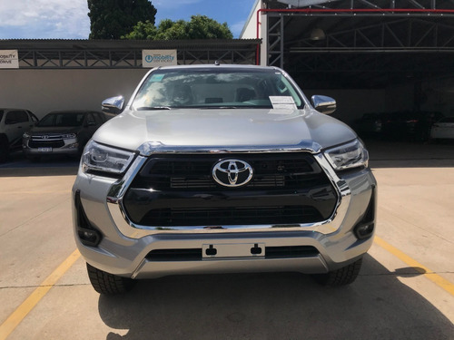 Imagen 2 de 7 de Toyota Hilux 2022 2.8 Cd Srv 177cv 4x4 At