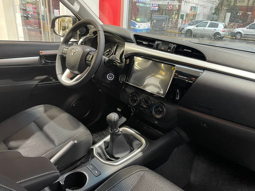 Toyota Hilux 4x2 D/c Sr 2.4 Tdi 6 A/t 2025