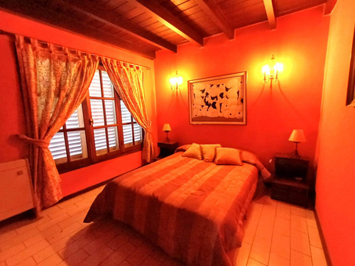 Casa Con Hermoso Parque Y Piscina En Manuel Alberti