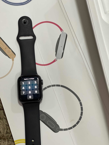 Imagem 2 de 5 de Apple Watch Série 4 40mm Relógio Muito Novo Sem Marcas 1,600
