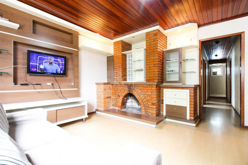 Casa Em Porto Alegre Com 3 Dormitórios - Ot7083
