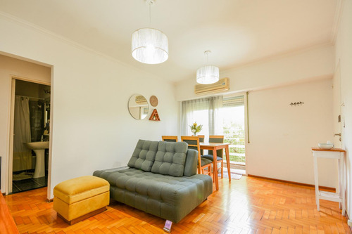 Venta/permuta - Departamento Dos Dormitorios, Con Patio Y Balcón Al Frente - Pichincha, Rosario