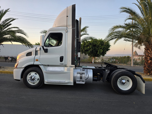 Excelente Tractocamion Mulita Freightliner Cascadia Evolució
