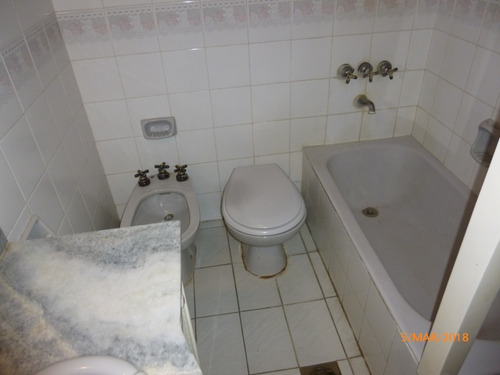 Imagen 8 de 21 de Chalet En Dos Plantas, Hurlingham