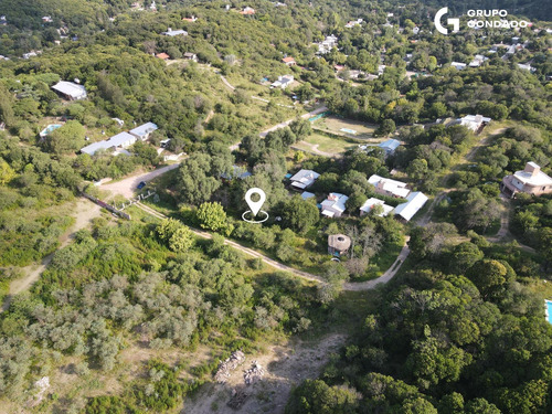 Amplio Lote + Construccion En B° La Quebrada - Rio Ceballos