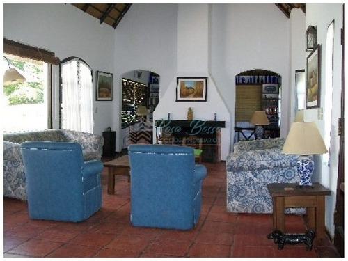 Casa En Rincã³n Del Indio, 6 Dormitorios *- Ref: 3724