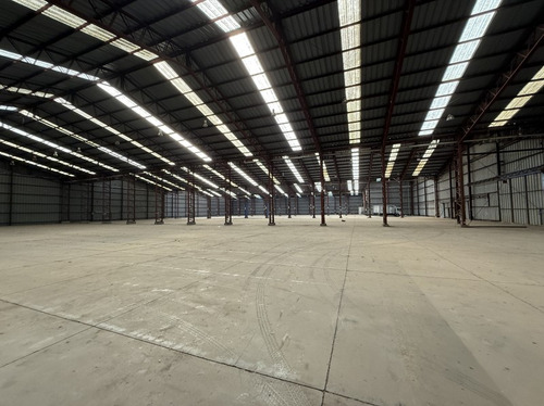 Centro De Distribucion En Lo Boza - Gran Bodega Con Oficinas