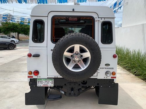Imagen 6 de 13 de Land Rover Defender 2012 2.2 3p 90 T Diesel Man At