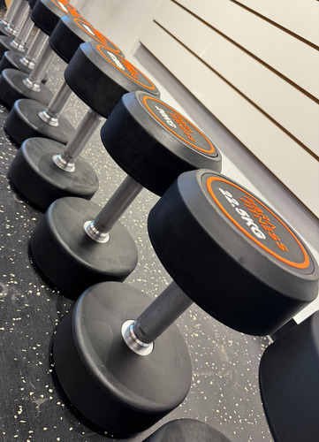 Pesa Mancuerna 2,5 Kg Redonda Dumbbell Engomada Gimnasio Negro Con Naranja