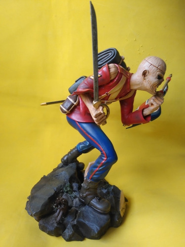Iron Maiden The Trooper Eddie Figurines 12 Mega Raro Certif (Usado)