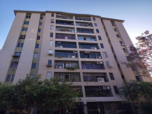 Angela Betancourt Vende  Amplio Apartamento En Prebo  Valencia Ata-1168 