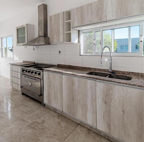 Casa En Venta San Sebastian - Area 11
