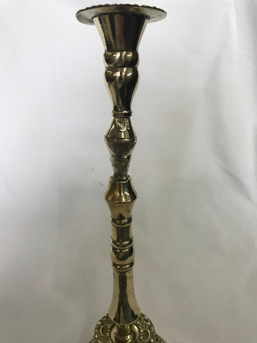 Imagen 3 de 8 de Candelabro En Bronce X 34 Cm Altura India, Tiene Grabados