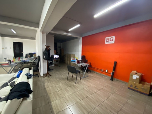 Edificio Comercial En Zona Muy Transitada