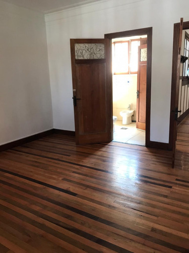 Casona Antigua De Dos Pisos Con 4 Departamentos Individuales