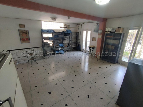 San Bernardino Para Uso Comercial 24-6121 G.s.