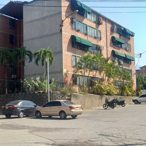 Apartamento En Venta Urb Las Lomas,  Guatire Amoblado