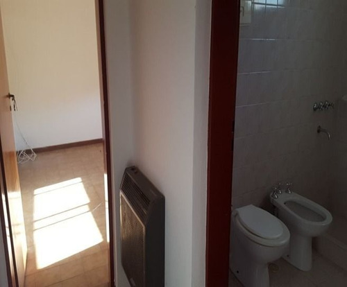 Casa En Venta De 3 Dormitorios C/ Cochera Y Piscina En Río Ceballos