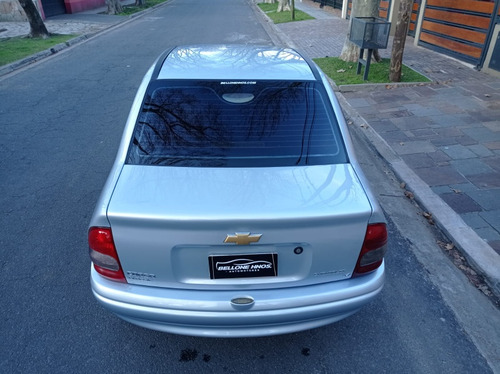 Chevrolet Corsa Classic 1.6 Gl Aa 4P