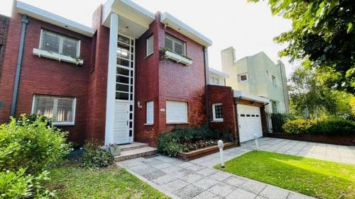 Imagen 3 de 28 de Chalet En Venta En El Barrio Los Troncos