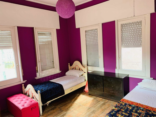 Casa De Cinco Ambientes Y Cuatro Baños