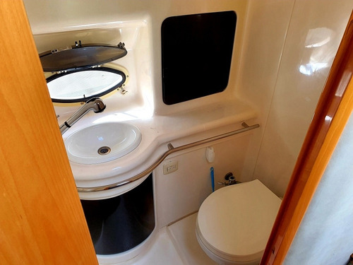 Imagen 11 de 15 de Crucero Klase A 32 Volvo 200 Hp Diesel Permuto, No Segue