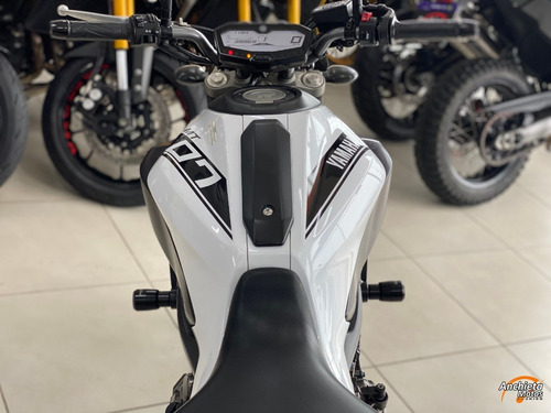 Imagem 3 de 10 de Yamaha Mt 07